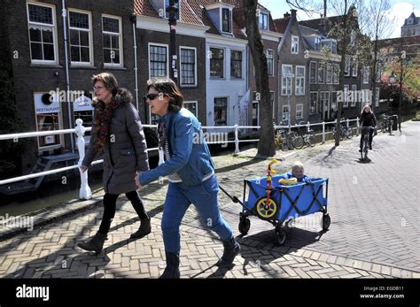 Market square and Nieuwe Kerk, Delft, The Netherlands Stock Photo - Alamy