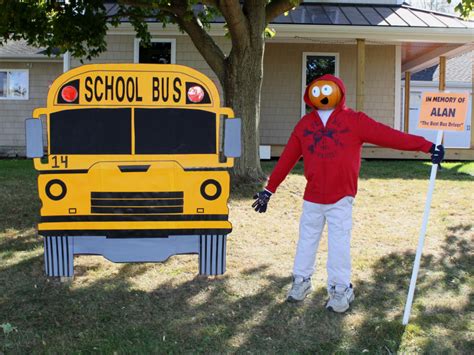 Family's Halloween Display Honors Deceased School Bus Driver | Portsmouth, RI Patch