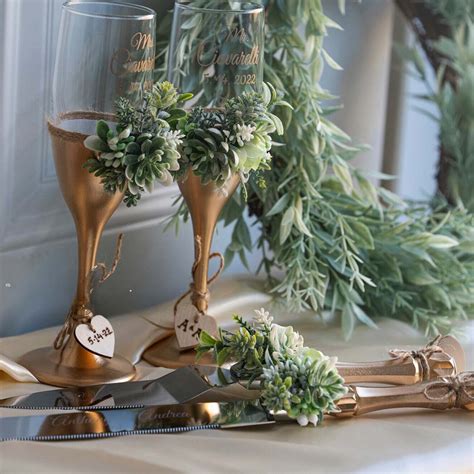 How To Decorate Champagne Flutes With Greenery | Storables