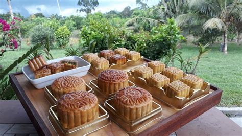 Kuih Bulan – CINNAMON PASTRY HOUSE KLUANG