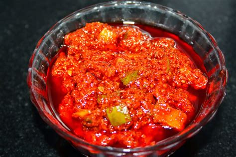 DARSHU'S KITCHEN: MANGO AVAKAYA / MANGO PICKLE