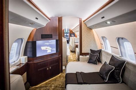 Private jet Bombardier Global Express XRS: interior, photo, price, rental - SkyRevery