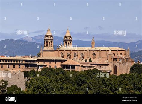 Pamplona cathedral hi-res stock photography and images - Alamy