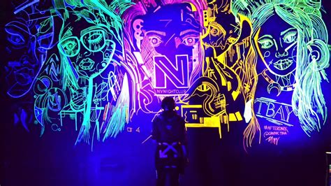 BLACK LIGHT GLOWING MURAL // Hand Drawn Mural Painted From Start To Finish / HOW I MADE IT GLOW ...