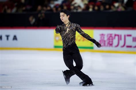 FIGURE SKATING FASHION - Yuzuru Hanyu wearing a beautiful costume on his...