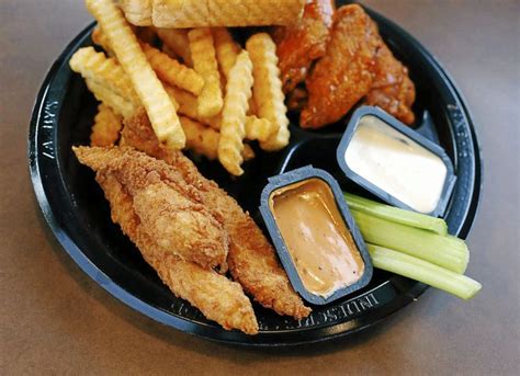 Review: Zaxby's restaurant features chicken tenders, wings | Dining ...