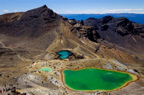 Tongariro Alpine Crossing | Beautiful places to visit, Emerald lake, National parks