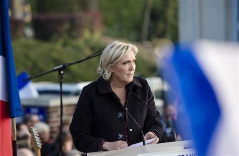 Le Pen to Run in 2022 French Presidential Election, Figaro Says - Bloomberg