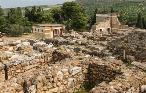 Conservation vs. Restoration: The Palace of Knossos