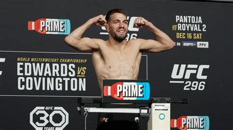 Photos: UFC 296 official weigh-ins