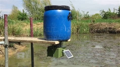 Solar Powered Fish Feeder//ESSEXCARPSYNDICATES - YouTube