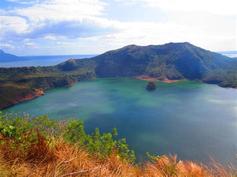 Taal Volcano (Philippines) [OC] [4608x3456] : r/EarthPorn