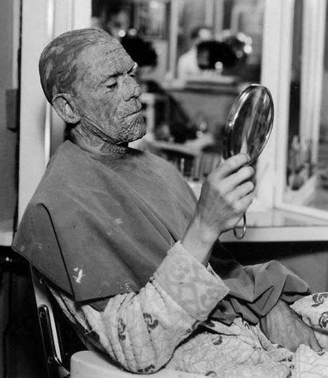 Boris Karloff getting into his Mummy makeup | Classic horror movies ...