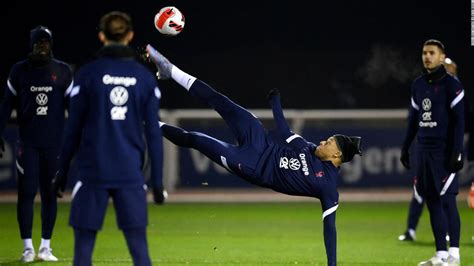 Kylian Mbappé muestra repertorio mágico en entrenamiento del PSG ...