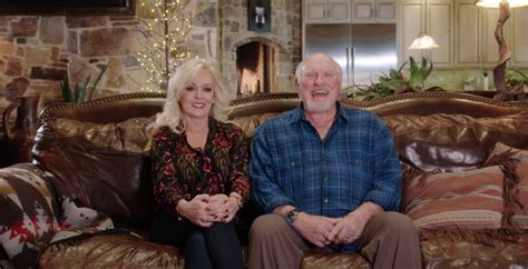 Watch: First Trailer for “The Bradshaw Bunch” Starring Terry Bradshaw – Cowboys and Indians Magazine