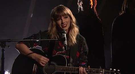 Taylor Swift Gives Acoustic ‘Call It What You Want’ Performance on ‘SNL ...