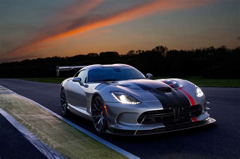 Masochists on Parade: Cruising Woodward in a 2016 Dodge Viper ACR | Automobile Magazine