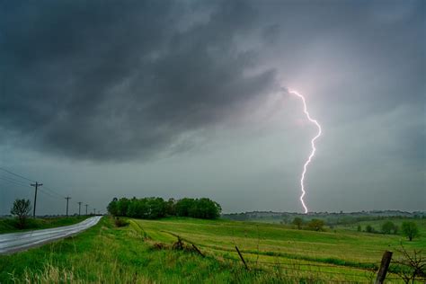 Sneezing in the Rain [IMAGE] | EurekAlert! Science News Releases