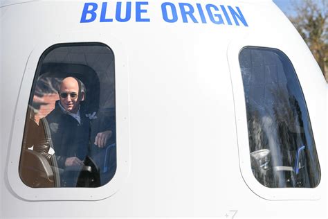 How Jeff Bezos is using Amazon’s success to fuel Blue Origin’s space effort – GeekWire