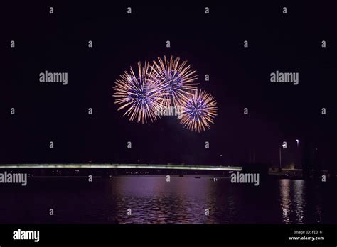 Canberra fireworks 2016 lake burley griffin Stock Photo - Alamy