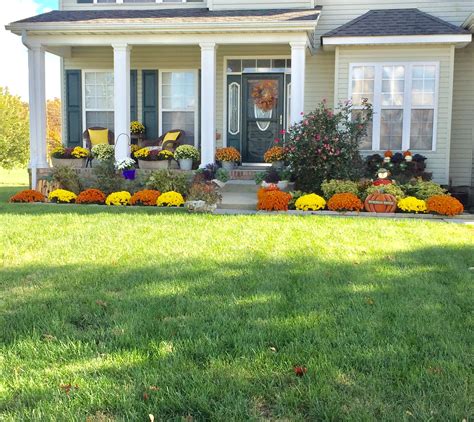 Pin by Rachel Danley on Curb Appeal | Fall landscaping, Front yard ...