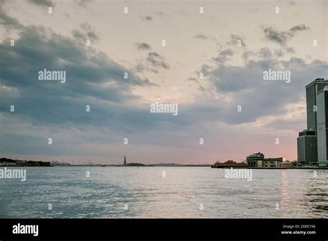 Pink sunset over new york city skyline Stock Photo - Alamy