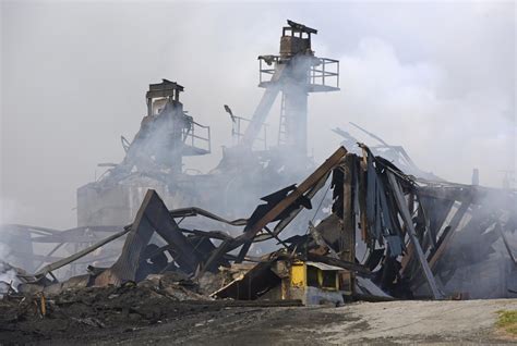 Explosion fears remain as N. Carolina fertilizer plant burns | AP News