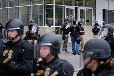 About 575 People Arrested Protesting Trump’s Immigration Policy - Bloomberg