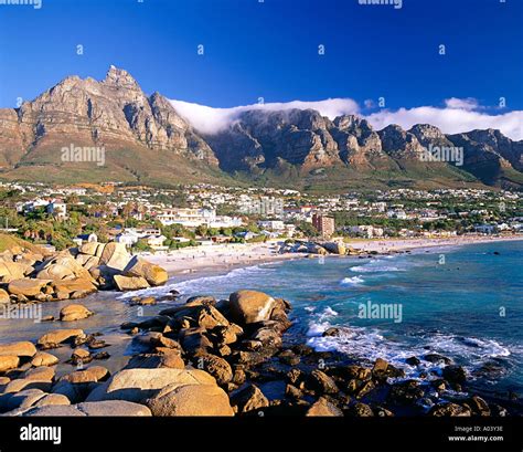 Camps Bay beach and the Twelve Apostles range of mountains in Cape Town, South Africa Stock ...