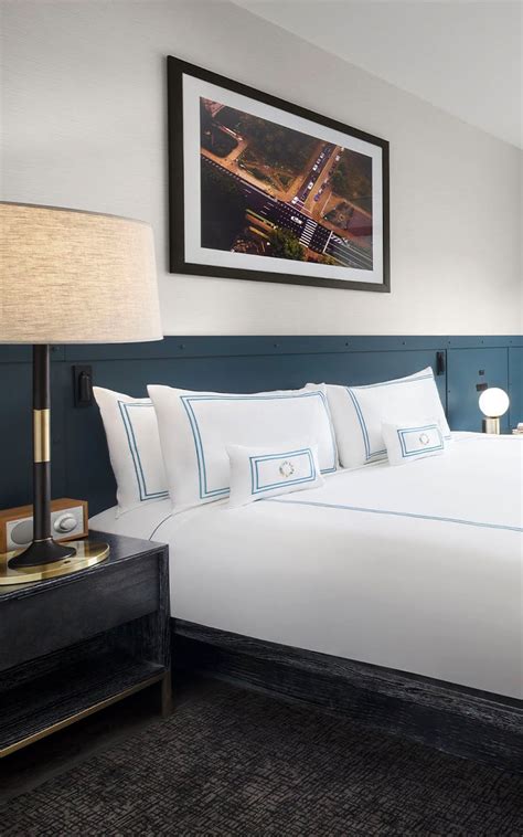 Hotel Rooms In Pittsburgh | Stay | The Oaklander Hotel