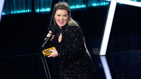 Kelly Clarkson Talk Show Has High Ratings & She’s ‘Honored’ By Success ...