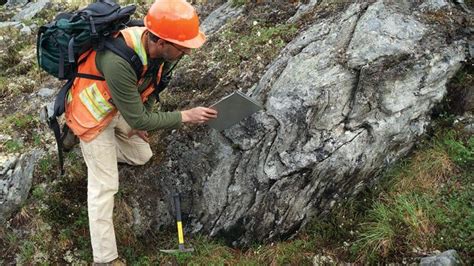 5 Alat Bantu yang Memudahkan Eksplorasi Geologi - Ilmu Tambang