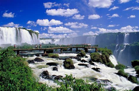 Iguazu Falls, The Stunning Waterfall in Argentina / Brazil - Traveldigg.com