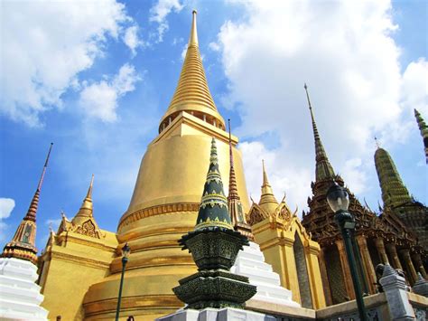 Bangkok Sightseeing: Wat Pho and Wat Phra Kaew - Adventurous Kate : Adventurous Kate