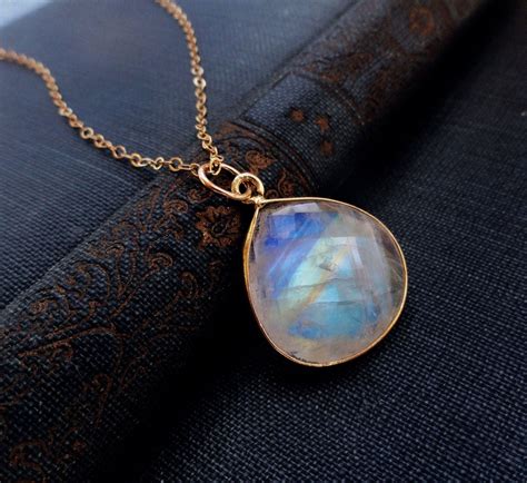 Moonstone Jewelry: Moonstone Jewelry In Gold