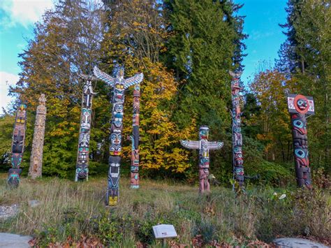 Stanley Park totem poles - Vancouver un autumn | #ExperienceTransat – Memories of Transat ...