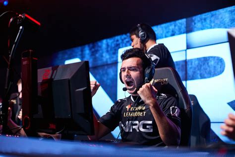 Who is Tarik? History, Twitch earnings, age, setup - Dot Esports