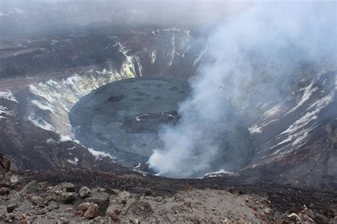 Lava continues erupting from within the Halemaumau Crater | Honolulu ...