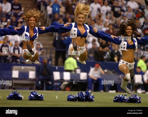 New york giants cheerleaders hi-res stock photography and images - Alamy