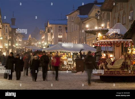 Christmas Market stalls and people at Marktstrasse at twilight, Bad ...