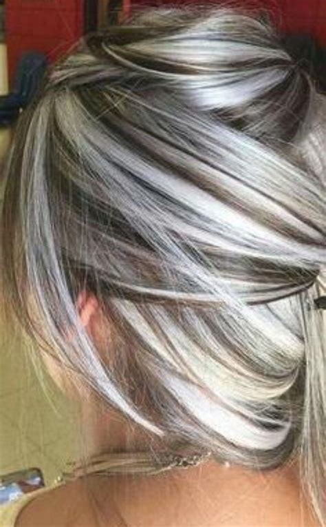 Jolies façons pour bien vivre avec les cheveux gris | Look cheveux gris ...