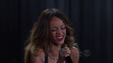 Rihanna & Mikky Ekko Perform 'Stay' At 2013 GRAMMY Awards | HipHop-N-More