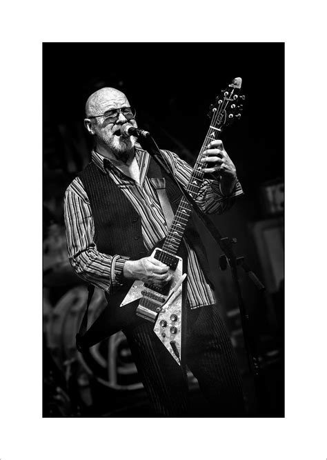 Andy Powell | Andy Powell performing live with Wishbone Ash … | Flickr