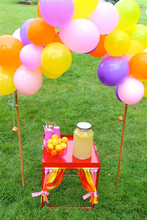 DIY Lemonade Stand with Balloons