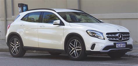 Mercedes-Benz GLA 200 specs, quarter mile, lap times, performance data - FastestLaps.com