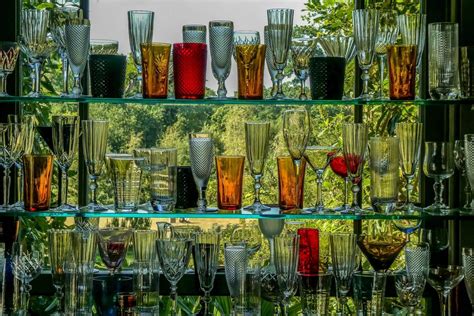 Bar Glassware: 7 Facets of Bar Glassware History and Use