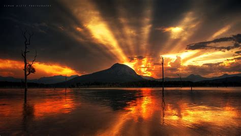 Sunrays on Lake Moogerah #lake #mountain #sun Photo by: Simon Diete Photography