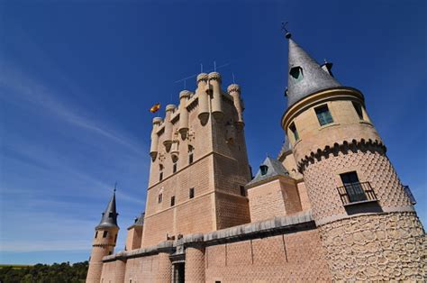 Fasad Utama Kastil Alcazar Di Segovia Arsitektur Perjalanan Sejarah Foto Stok - Unduh Gambar ...