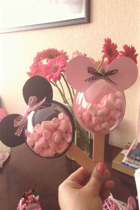 De tout sur le thème de Mickey Mouse | Minnie mouse party favor, Minnie ...