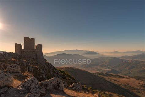 Scenic shot of Rocca Calascio at sunrise, L'Aquila, Abruzzi, Italy — building, landscape - Stock ...